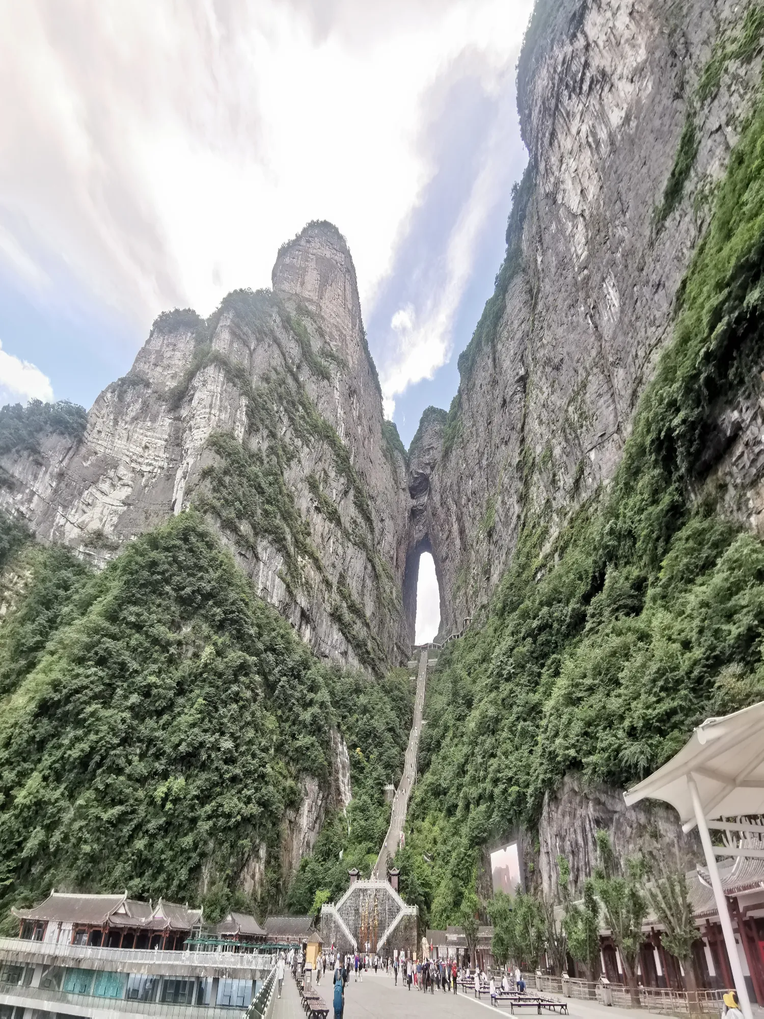 惊险冒险路线: 2天1夜·私人游·张家界大峡谷玻璃桥天门山费拉塔攀岩体验