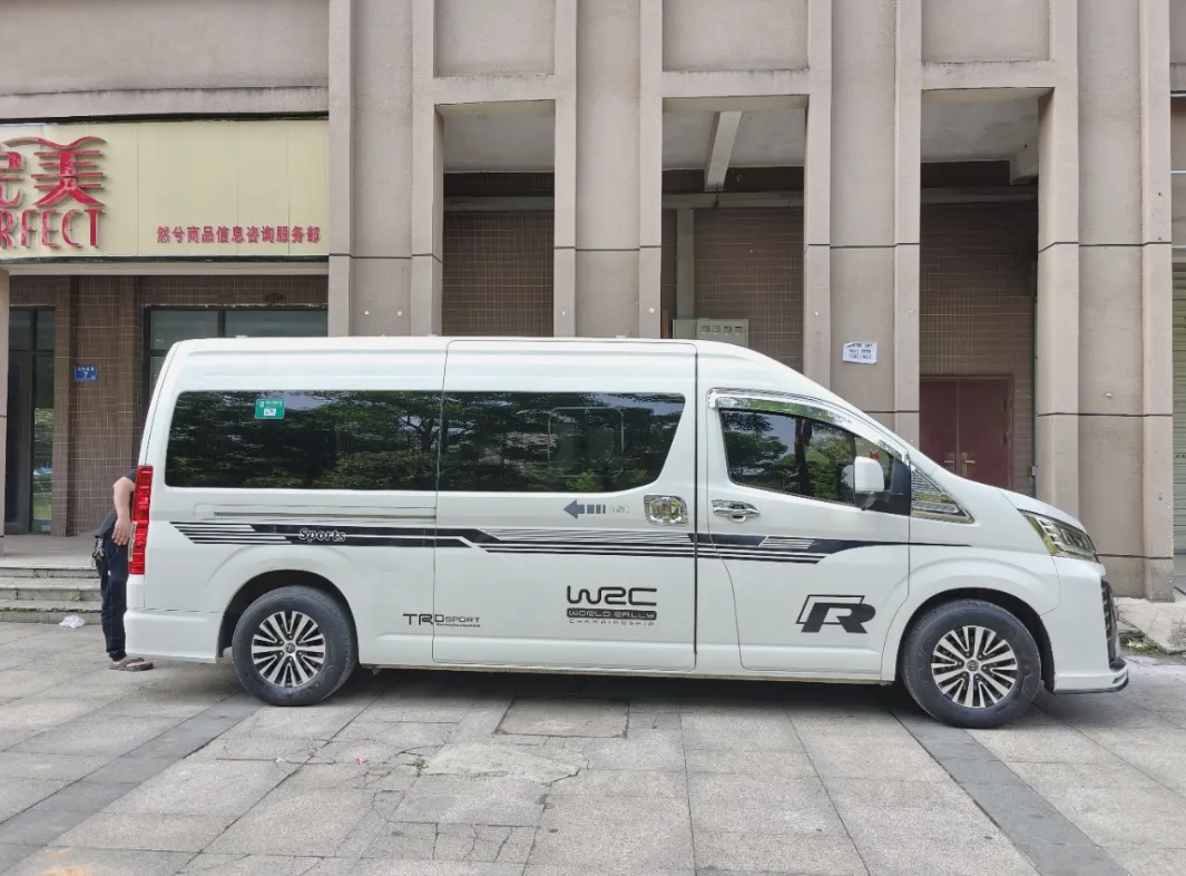 Toyota Hiace 9-seater