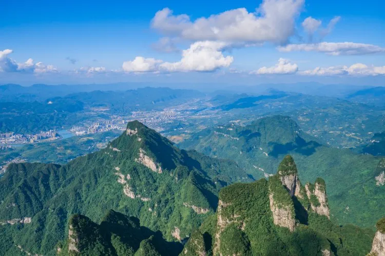 4-Day Zhangjiajie Multi-Scenic Comprehensive Tour
